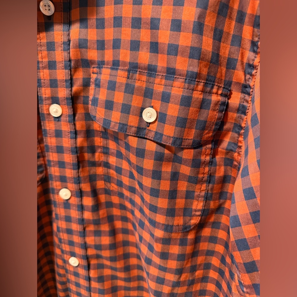 Duluth Trading Co. Men’s Untucked Button Down Shirt, Size M - Picture 3 of 6
